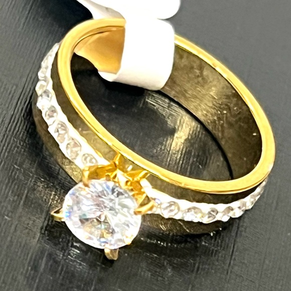 Victoria Leland Designs Elegant Gold and Silver Ring - Picture 1 of 3
